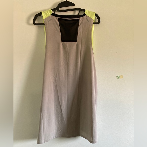 🔥🔥NWT Nike Trail Rise 365 Running Reflective Yellow Tank - Picture 3 of 8